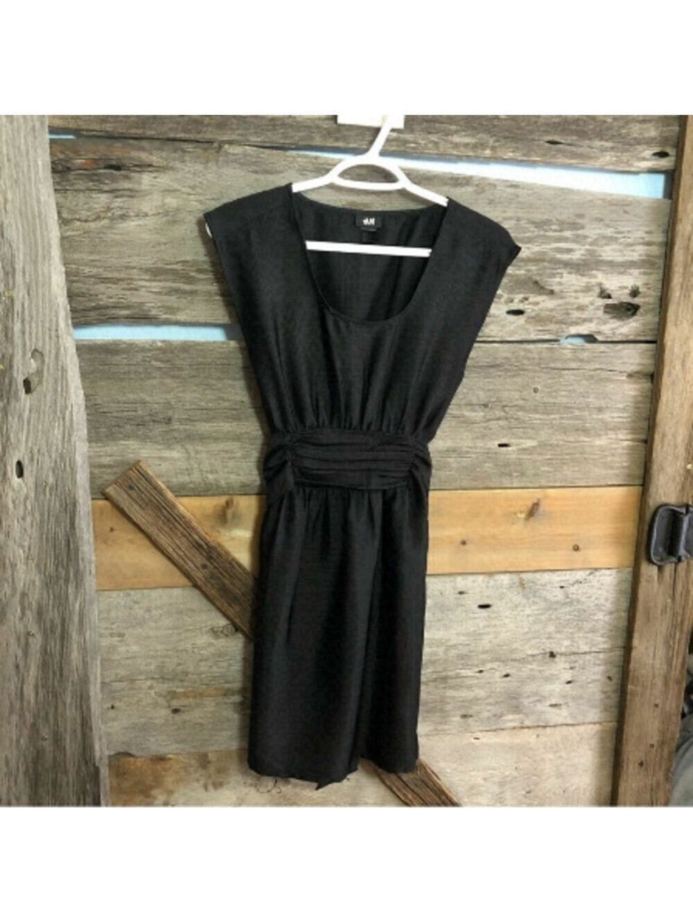 𝅺H&M Size 4 Black Textured Sleeveless Dress with Scoop Neck and Tie Up Sash